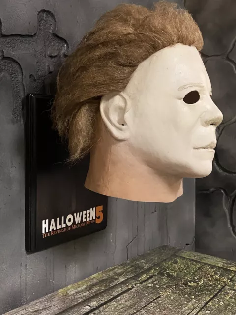 Michael Myers Halloween Kills Mask Display Stand w/ Mask & Knife Horror Prop