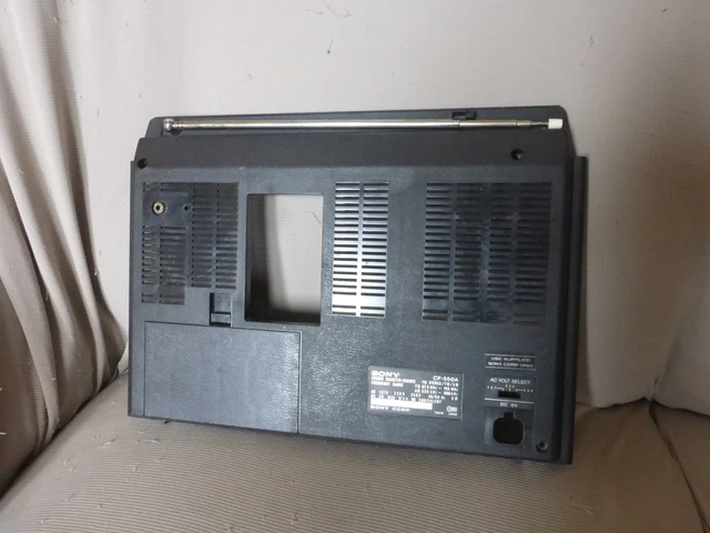 2 Radios Sony CF 540 Et CF 550 à Réparer Ou Pour Pièces Détachées