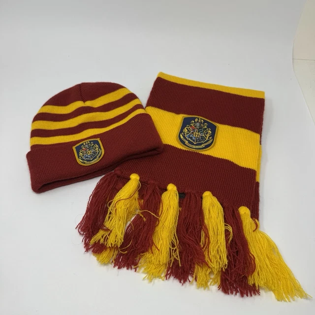 OFFICIAL HARRY POTTER Hogwarts Knit Beanie Hat and Scarf Set Gryffindor