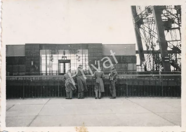 Photo Wk II Armed Forces Soldiers Truck Troops Tour Eiffel Paris France