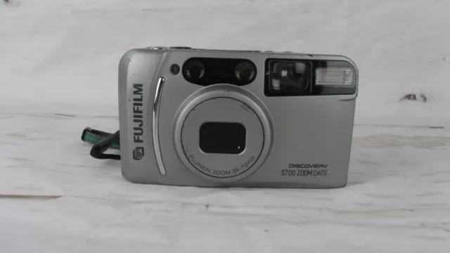 Fujifilm Discovery S700 Zoom Date 35mm Point & Shoot Film Camera Working