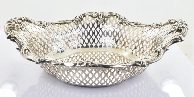 Antique Howard & Co. Bread Basket in Sterling Silver - 1905 - 417g