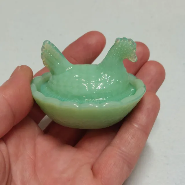 JADEITE DEPRESSION STYLE GLASS MINI HEN ON NEST CHICKEN SALT DISH, Vintage, Jade