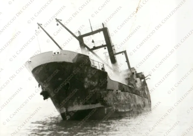 1981 Nave greca Klearchos prima di affondare Fotografia