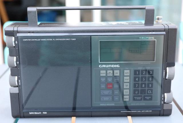 GRUNDIG SATELLIT 300 Portable Radio Receiver