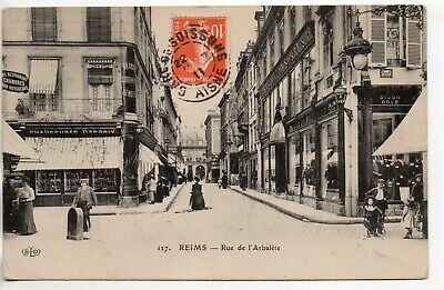 REIMS - Marne - CPA 51 - Les rues - la rue de l' Arbalete - Chausseur