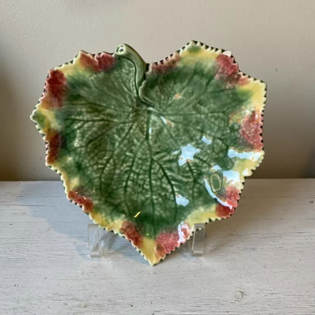 VINTAGE BORDALLO PINHEIRO GRAPE LEAF Footed Dish PLATE majolica