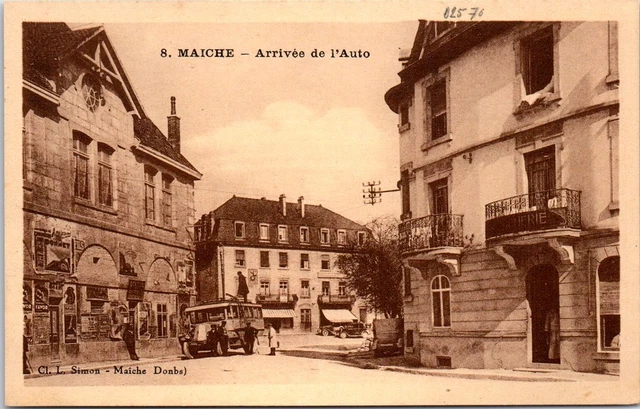 25 MAICHE - arrivee de l'auto.