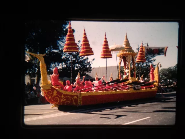 JC16 35MM SLIDE Photo photograph ROSE PARADE FLOAT