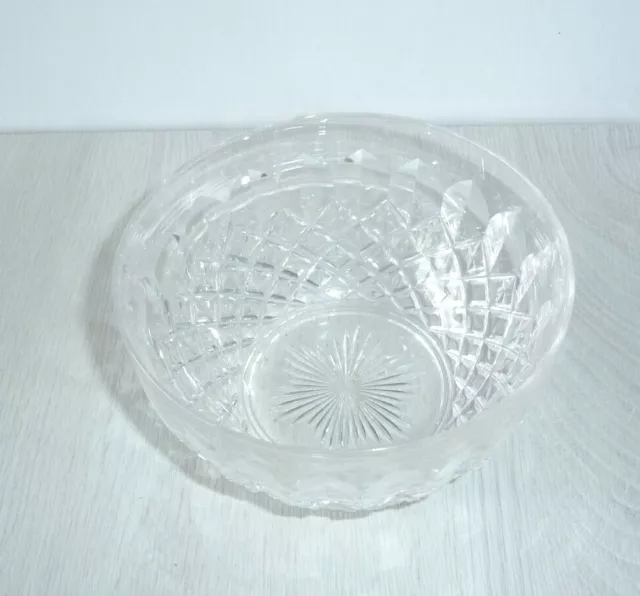 belle et fine coupe  cristal de Bohème ? baccara?..diametre 12,7cm  haut 7cm