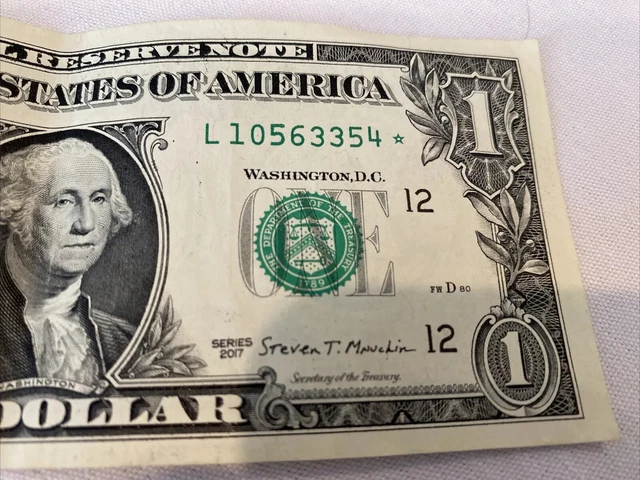 One Dollar star note. Collectible *** 2