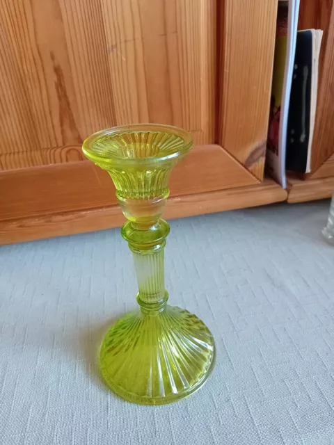 alter Preßglas-Leuchter - vermutlich Uranglas?