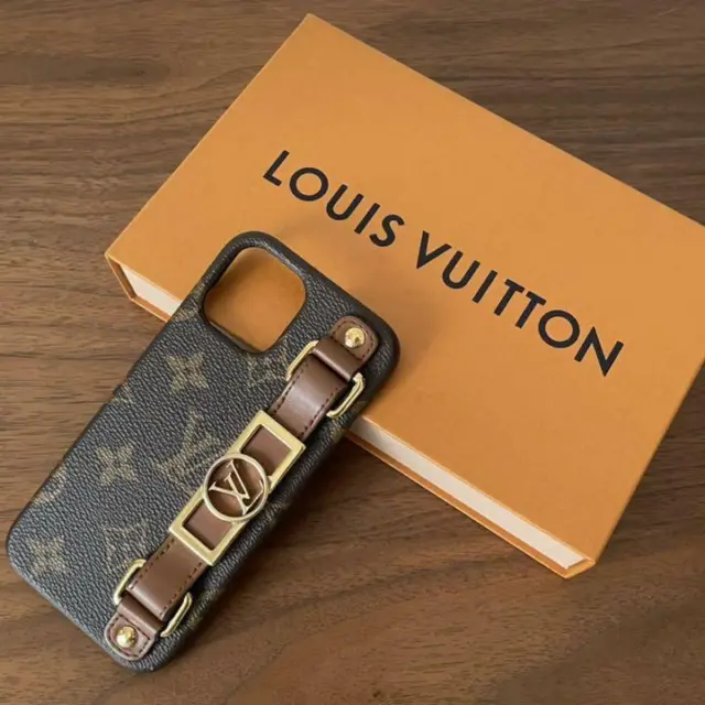 Shop Louis Vuitton MONOGRAM 2021 SS Louis Vuitton BUMPER DAUPHINE iPhone 12  / iPhone 12 pro by Bellaris