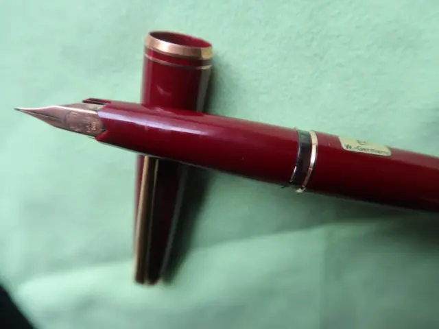 Montblanc Vintage Fountain Pen Burgundy Color Original fountain pen Limited Coll