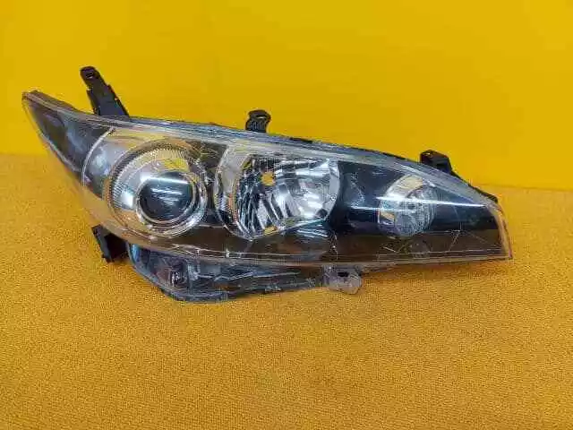 TOYOTA Wish 2013 DBA-ZGE25W Right Headlight 8111068100 [Used] [PA94607570]