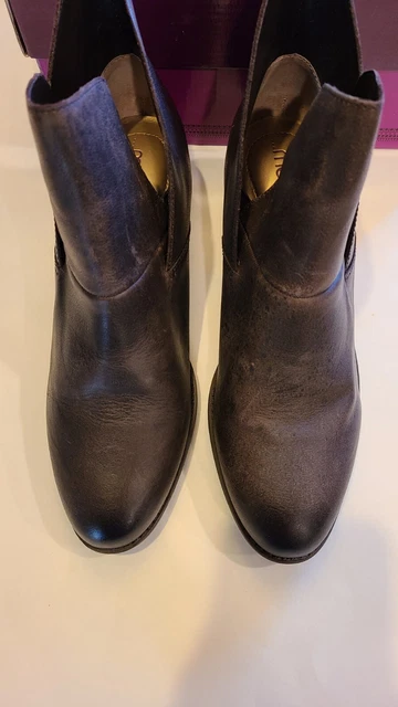 Me too zale bootie hot sale