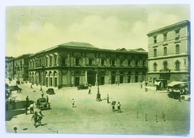 CALTANISETTA - Piazza Garibaldi e Palazzo del Carmine