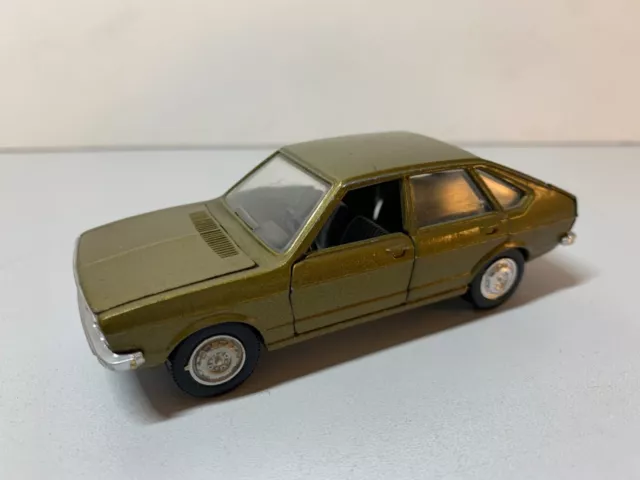 SCHUCO • 301614 - 1/43 - Volkswagen Passat - Gold