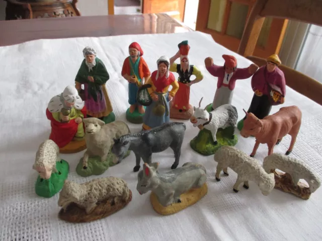 lot de 16 anciens santons et animaux en terre cuite