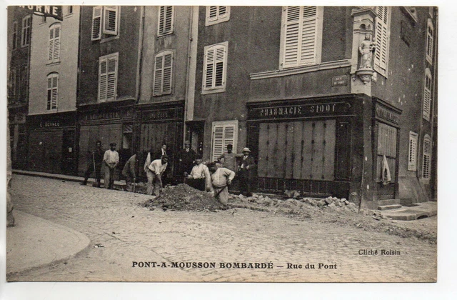 PONT A MOUSSON - Meurthe et Moselle - CPA 54 - Pharmacie rue du pont Bombardée