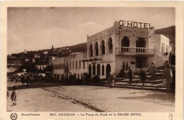CPA AK OUEZZAN La Place du Souk et le Grand Hotel MOROC (689509)