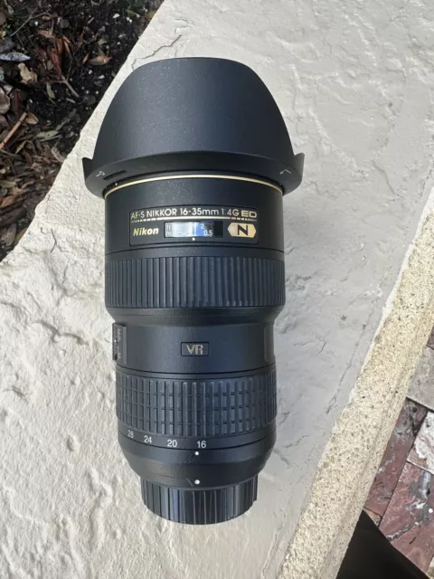 Nikon AF-S 16-35mm f/4 G ED VR Lens + Hood