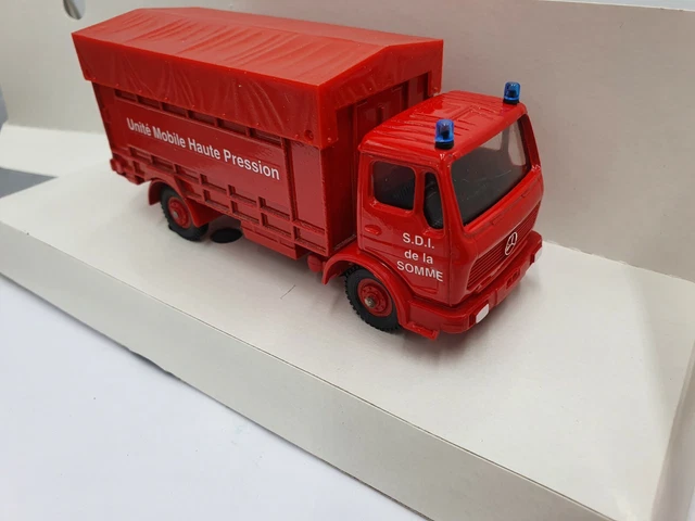 Camion Miniature Verem Mercure Réf 102 - Fourgon Bâché Rouge, échelle C4