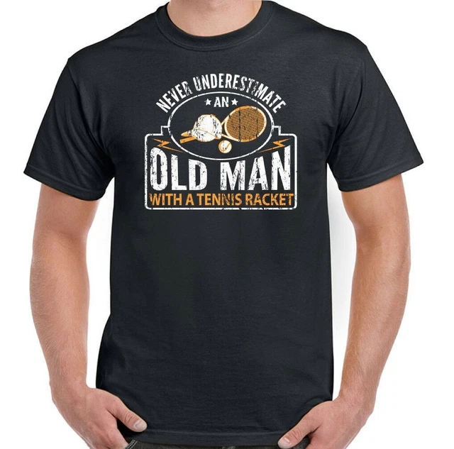 Tennis T-Shirt Racchetta Divertente da Uomo Player Mai Underestimate Un Old Con