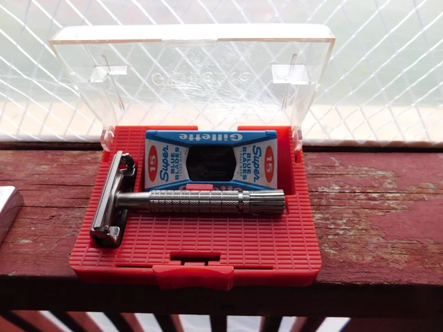 Vintage 1961 Gillette Flare Tip Super Speed DE Safety Razor G4 WITH CASE & BLADE