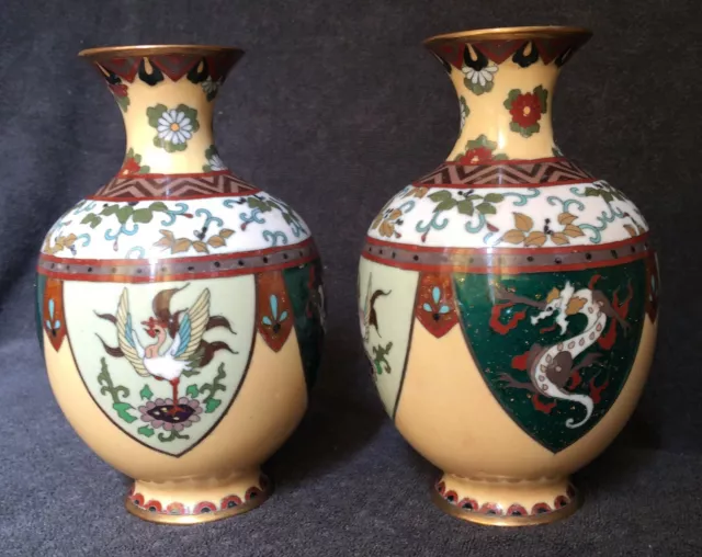 Paire de petits vases en émail cloisonné Chine XIXe