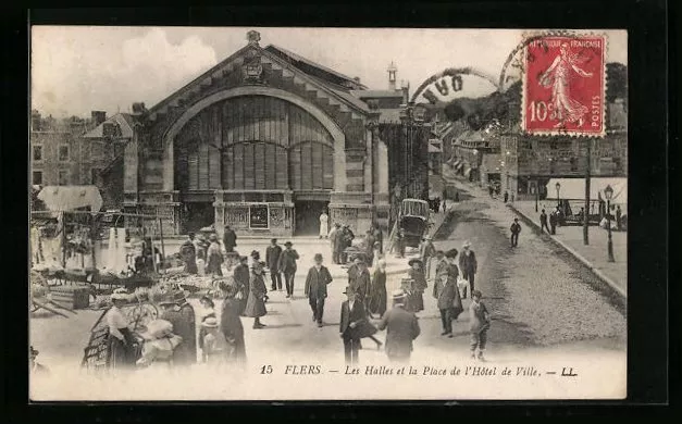 CPA Flers, Les Halles et la Place de l´Hotel de Ville
