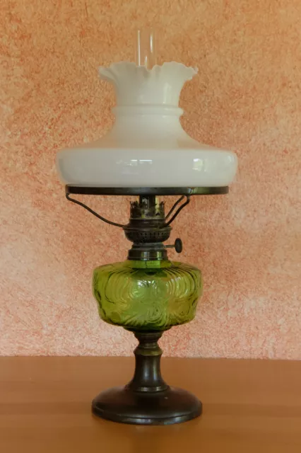 antike alte Petroleumlampe grün mit Lampenschirm Tischlampe Glaskolben