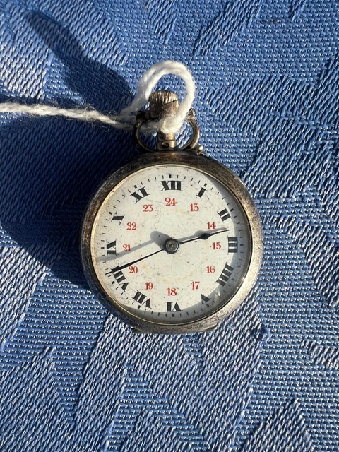 Montre Pendentif De Col Titan Vintage Pour Femme - Boîtier Et Cadran Dorés - Mouvement Mécanique Manuel - Occasion