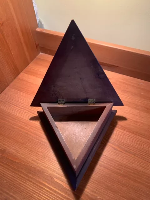 Wooden Triangular Lidded Jewellery Trinket Keepsake Box