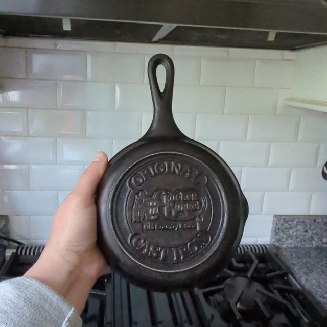 Small Cracker Barrel Old Country Store Cast Iron Skillet ~6.5” Double Pour Spout