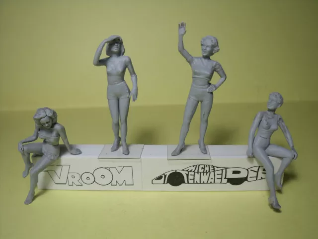 4  Figurines  1/32  Set 245  Girls  Paddock  Sixties   Vroom   Slot  Scalextric