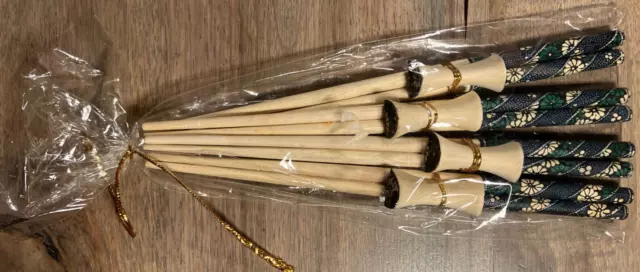 4 Paar Essstäbchen aus Holz - mit 4 Ablagen - bemalt - NEU und originalverpackt