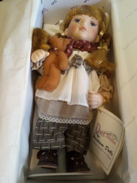DUCK HOUSE LIMITED EDITION #00331 out 0f 15,000 KASSIDY HEIRLOOM PORCELAIN DOLL
