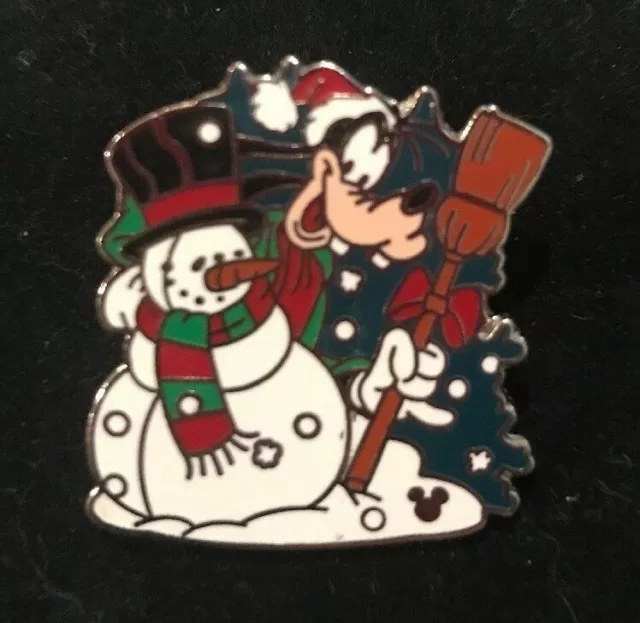 DLR Cast Lanyard Series 4 Holidays Collection Goofy Disney Pin 44564