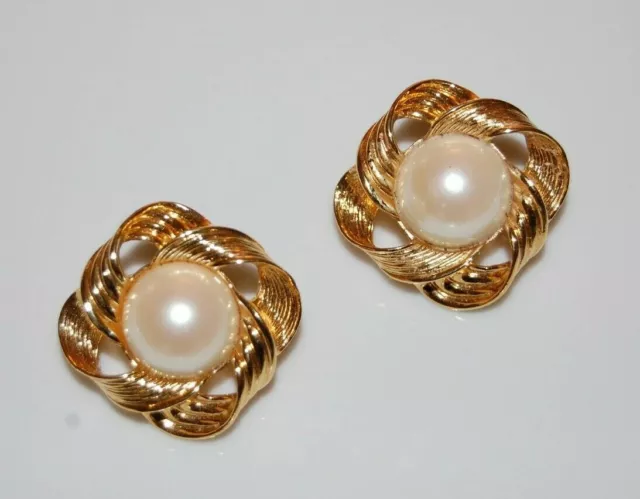 Elegant Vtg Avon Couture Faux Acrylic Cabochon Pearl Golden Ribbon Clip Earrings