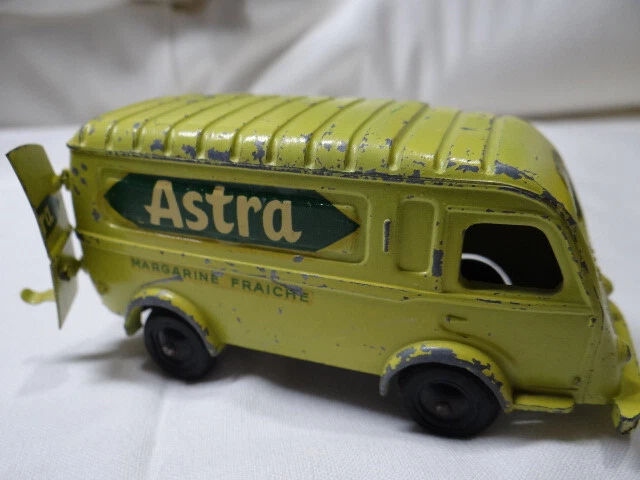 Miniature CIJ Renault 1000 Kgs Astra – Fourgon Années 60 – Échelle 1/50 – Occasion