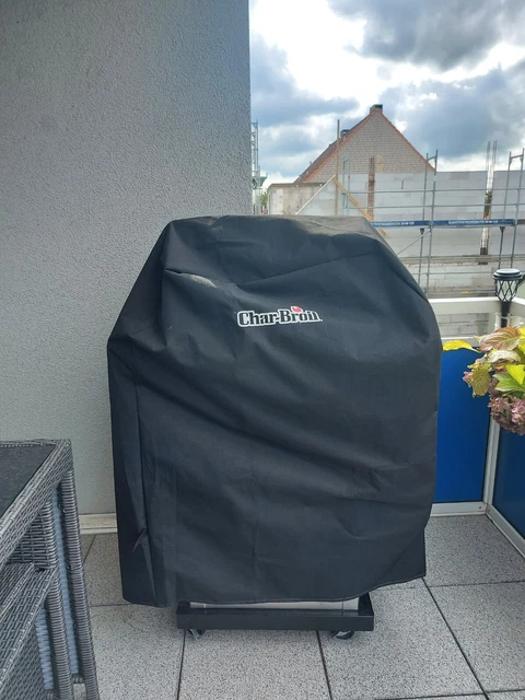 Char-Broil Gasgrill Professional 2200 S mit 2 Brennern aus Edelstahl.