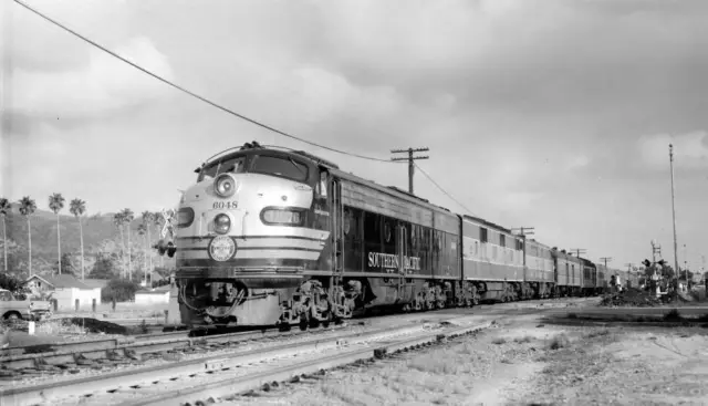 Sp Southern Pacific Railroad Train, Engine No 6048 Type Emd E9 Old Train Photo