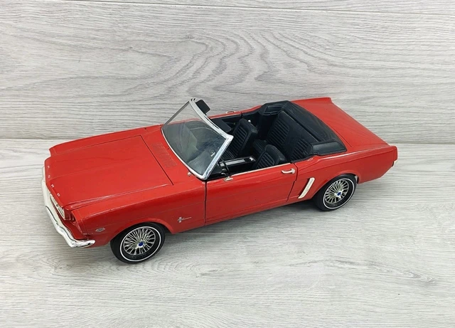 ERTL 1/18 Scale Diecast 7412 - Ford Thunderbird NASCAR Money