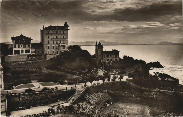 CPA Biarritz Le Chateau Basque, La Chaine des Pyrenees FRANCE (1126471)