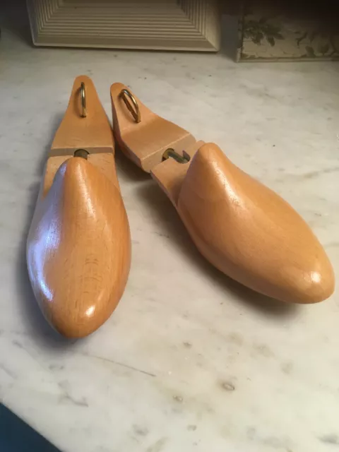 embauchoirs bois 39 « la cordonnerie anglaise » shoemaker