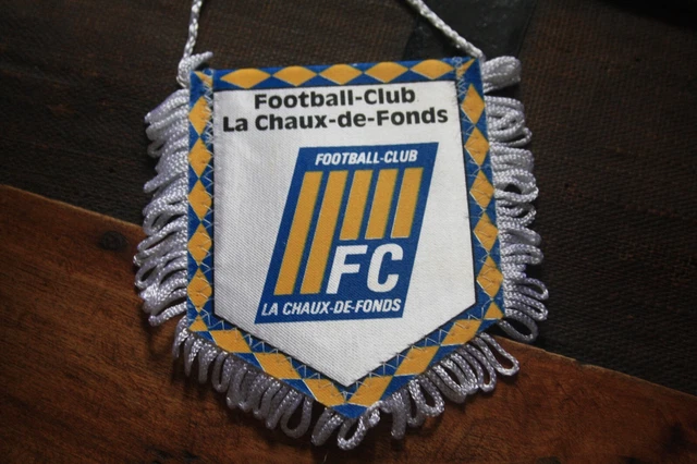 Vintage Fanion/Wimpel FC NEUCHATEL XAMAX (Neuf avec emballage d'origine