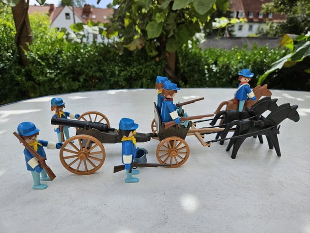 playmobil western. Petit Ranch +4 playmobil +6 bêtes