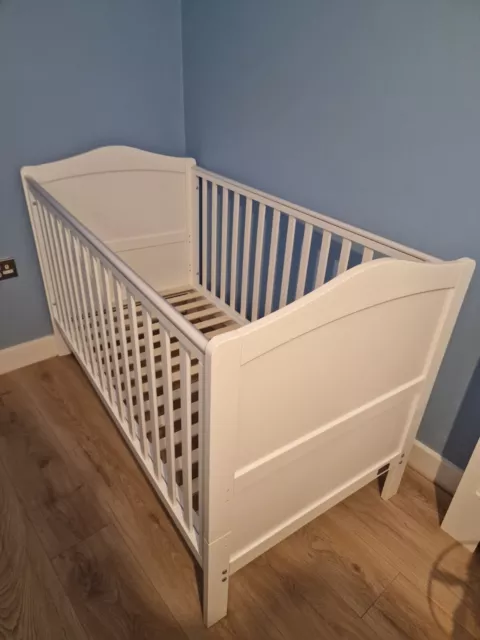 NESTED SORRENTO COT Bed with Teething Rails in White 70.00 PicClick UK