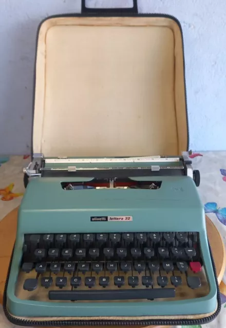 Macchina Da Scrivere Olivetti Lettera 32 - Con Custodia